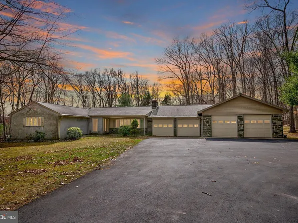 1096 Creamery Rd, Perkasie, PA 18944