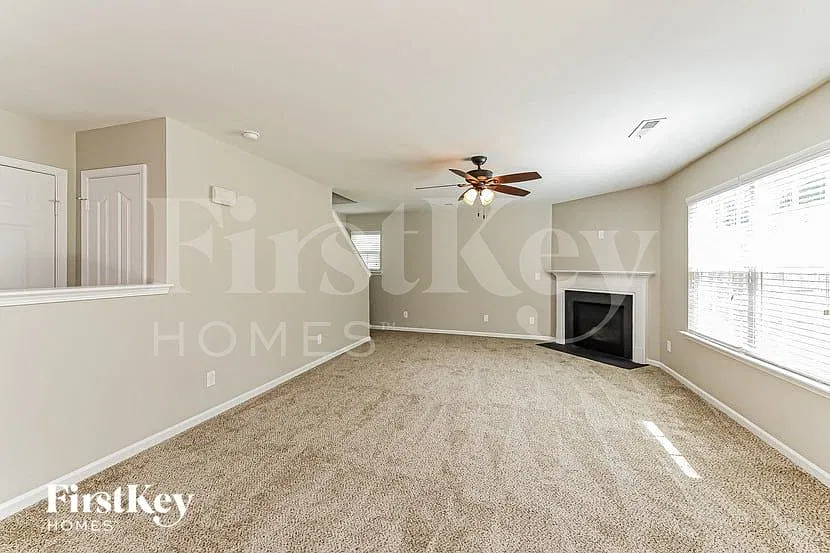 3 bed, 2.5 bath, 2120 sqft, $2,560 — Photo 2