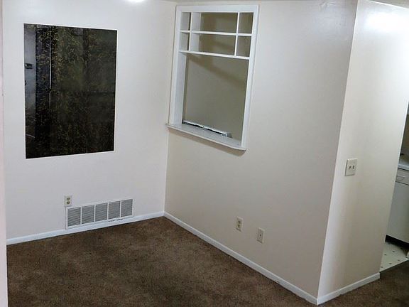 5th image of 2821 Emerson Ave APT 25