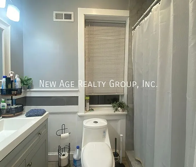 1717 Fontain St — Photo 13