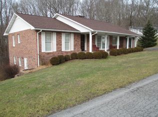 311 Idle Acres Dr, Bluefield, WV 24701