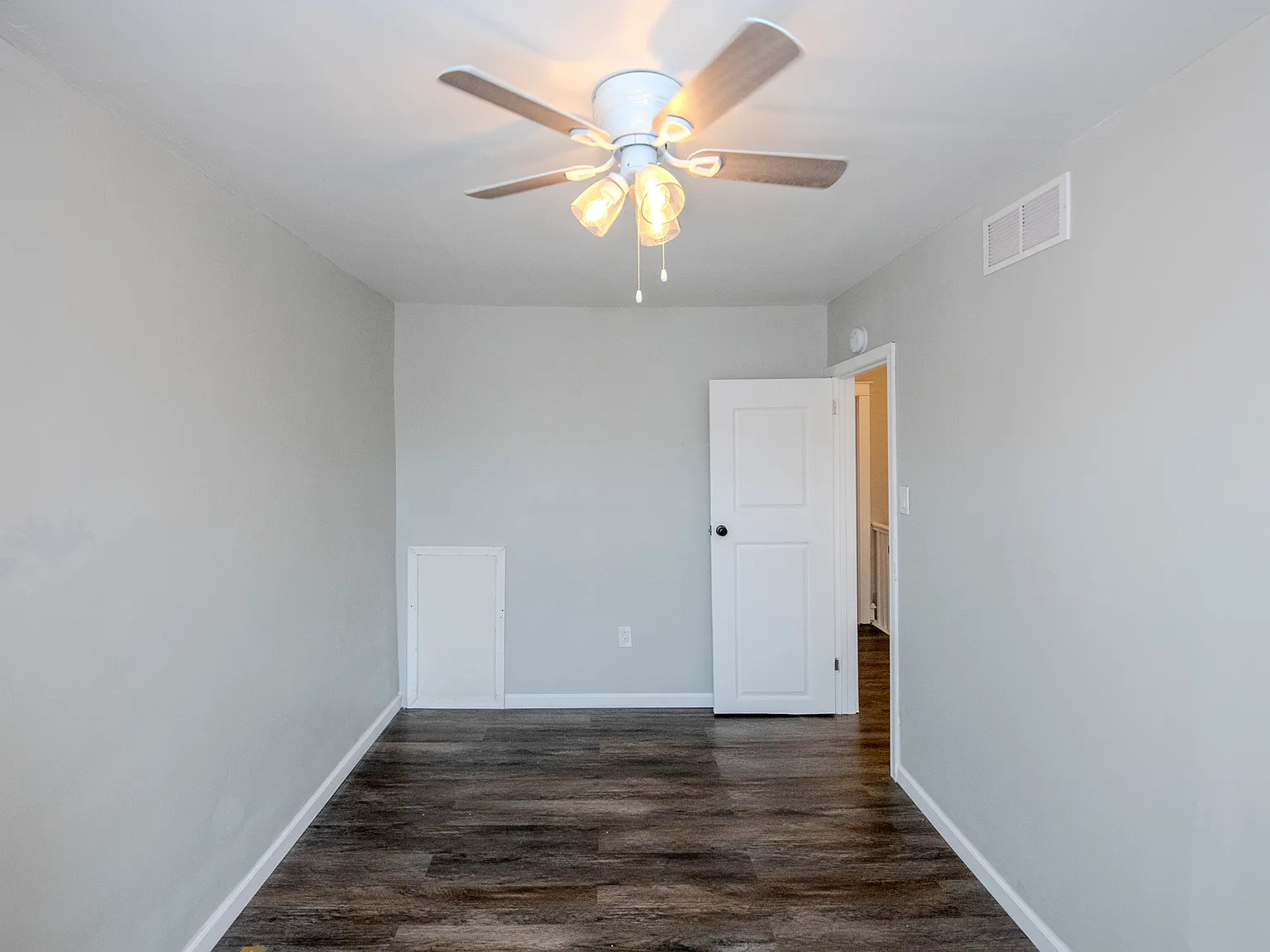 3 bed, 1060 sqft, $2,000 — Photo 2