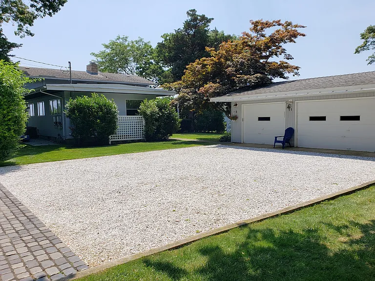 11 Beach Rd — Photo 32