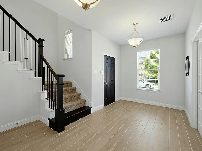 2125 Olivereta Dr — Photo 15