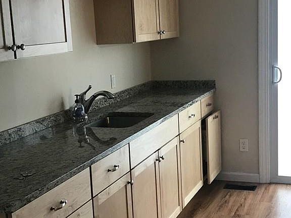 2nd image of 23 Hoyle St #23