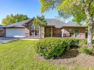 8114 Meadowside Dr, Benbrook, TX 76116