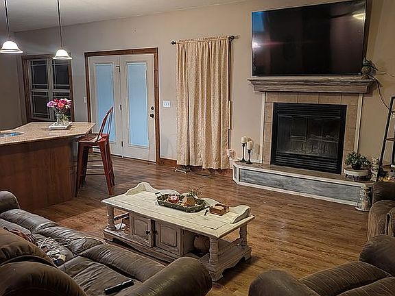 4th image of 139 E Dade 72