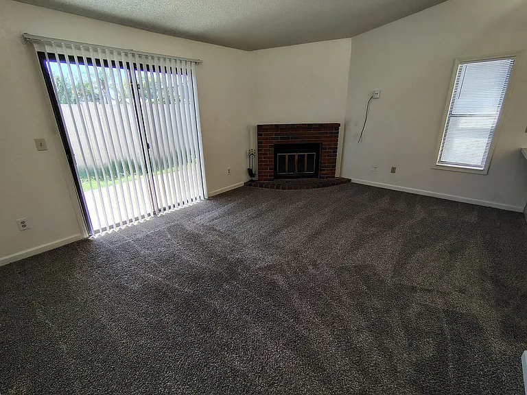 932 Inez Dr — Photo 2