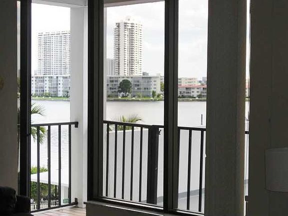 3rd image of 2780 NE 183rd St APT 310