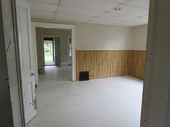 4th image of 432 E Walnut St
