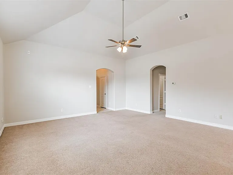 5802 Horse Prairie Dr — Photo 11