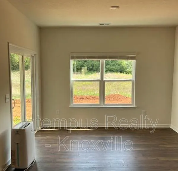1311 Hampton Place Cir — Photo 11