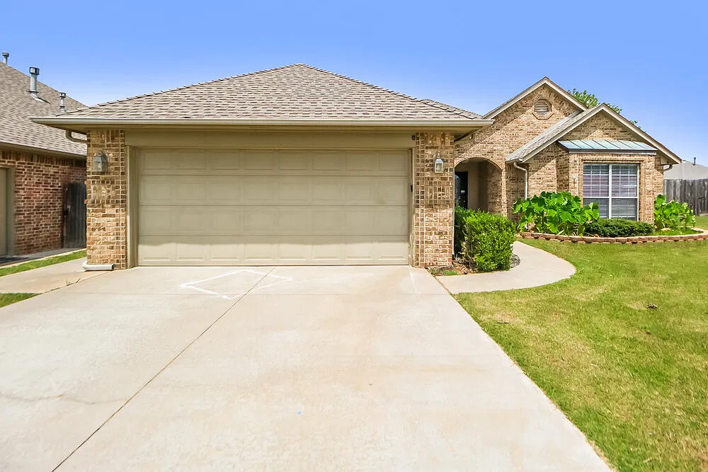 3 bed, 2.0 bath, 1825 sqft, $1,875 — Photo 1