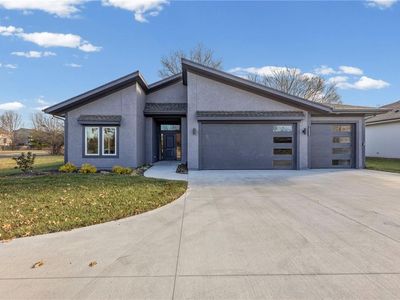 15903 S Lindenwood Dr, Olathe, KS, 66062