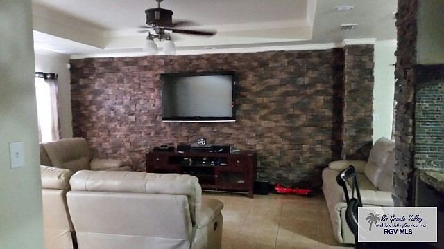 2nd image of 5811 Grande Blvd