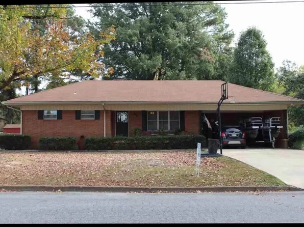 2053 Crossgate Rd, Dyersburg, TN 38024