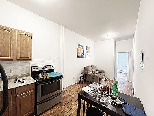 4th image of 523 Graham Ave #2LL