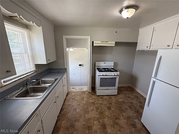 5th image of 411 E 264th St
