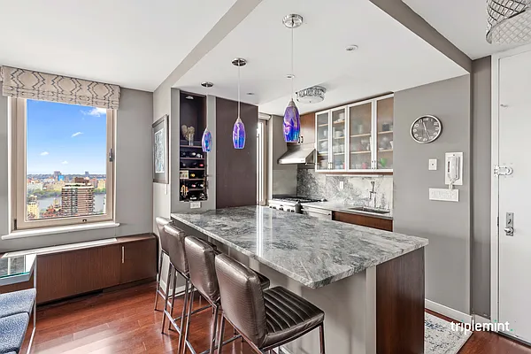 Sold by Triplemint | media 4