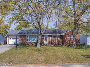 806 W Vine St, Wapakoneta, OH 45895