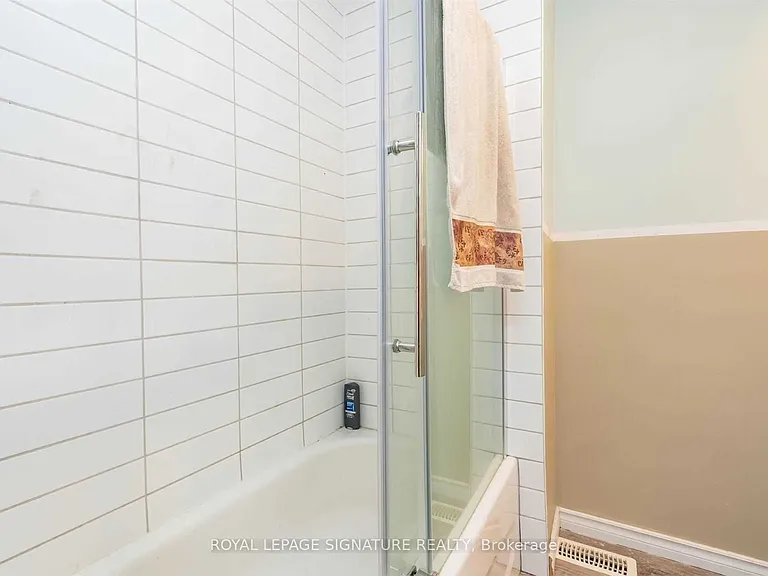 52 Buchanan Cres — Photo 21