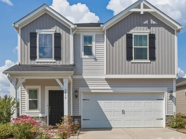 2010 Red Ash Dr, Charlotte, NC 28215