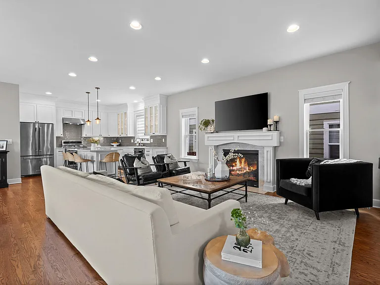 819 Irving Ave — Photo 11