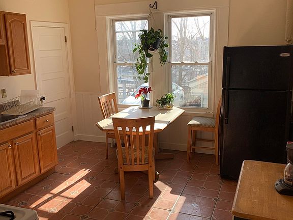 2nd image of 49 Holmes St #2B