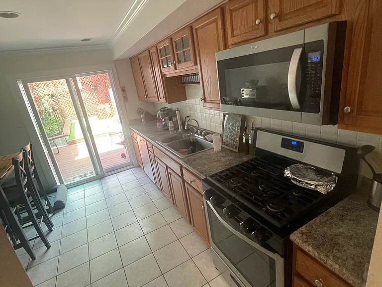 2218 Bank St — Photo 5
