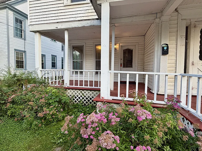 213 Clinton St — Photo 11