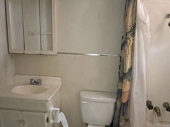 3rd image of 2510B Perrin Rd