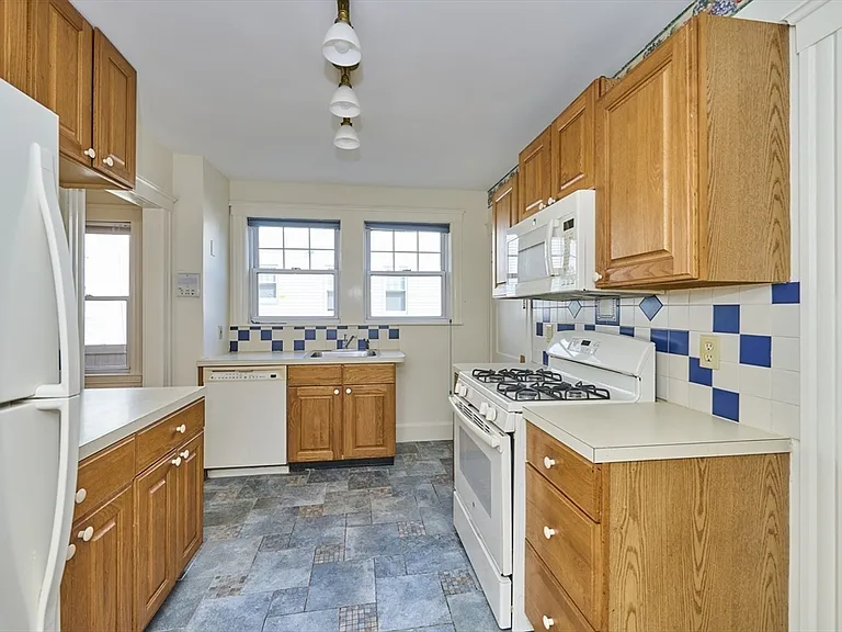 17 Elmira St #A — Photo 13