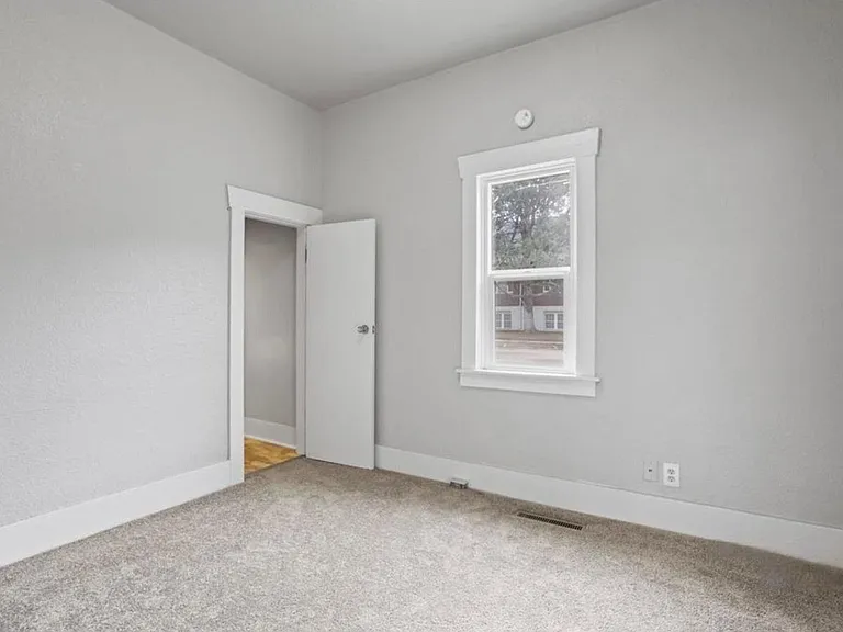 724 15th Ave S — Photo 10