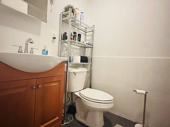 4th image of 360 S 4th St #4