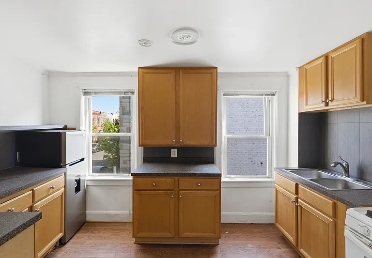 1101 S Carey St — Photo 3