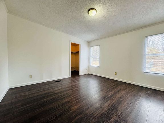 3rd image of 61 Lexington Ln