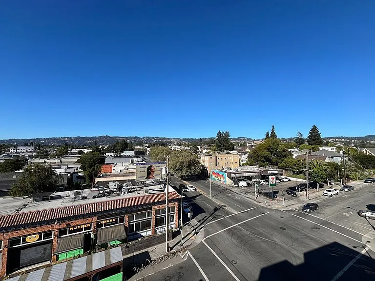 4045 Broadway — Photo 18