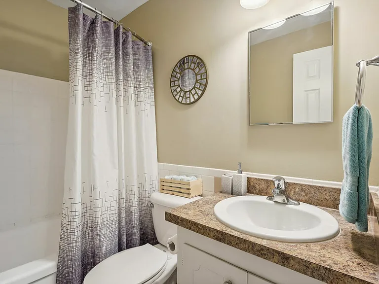 Enjoy a modern and comfortable bathroom at University Oaks Apartments near Kent State University.