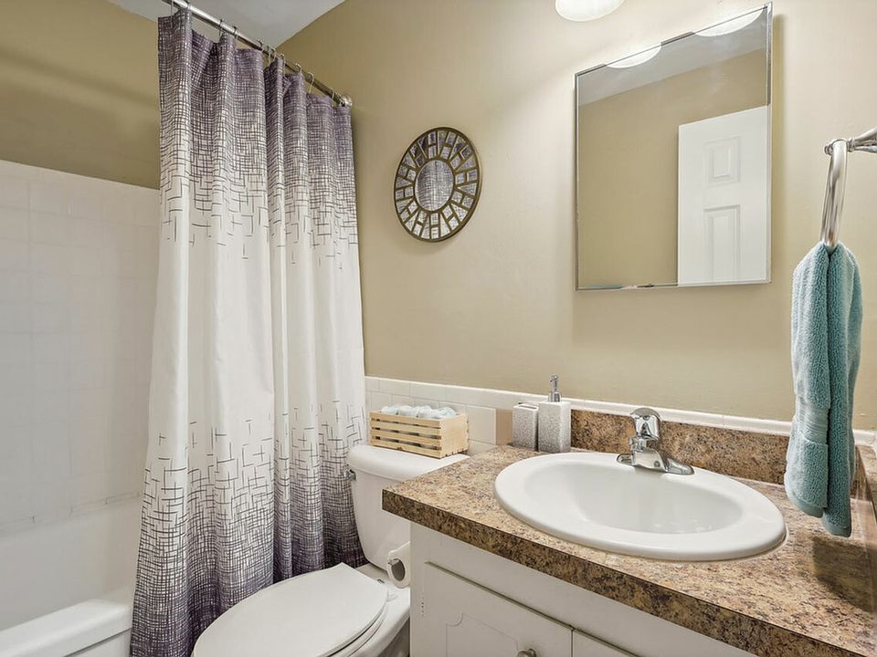 Enjoy a modern and comfortable bathroom at University Oaks Apartments near Kent State University.