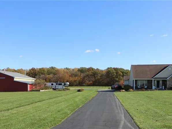 20526 Caris Rd, Bowling Green, OH 43402