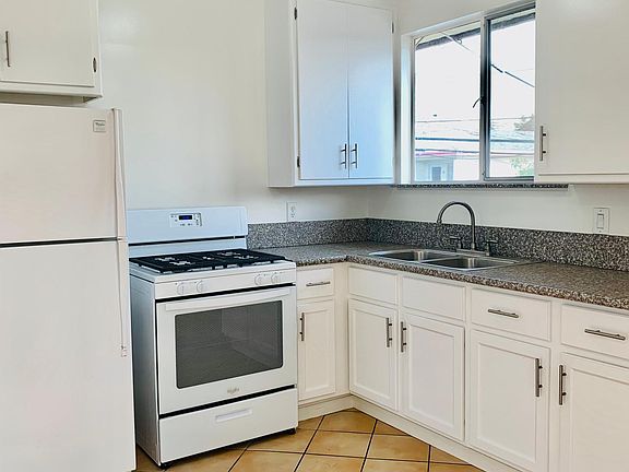 5th image of 1118 S Sherbourne Dr APT 1