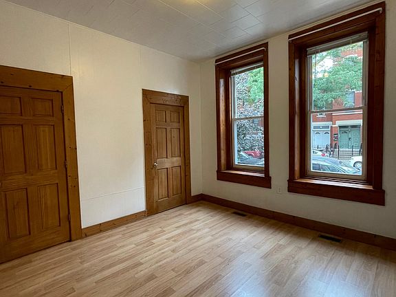 5th image of 856 N Marshfield Ave #1