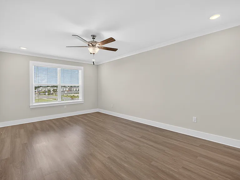 302 Cyan Ln — Photo 2