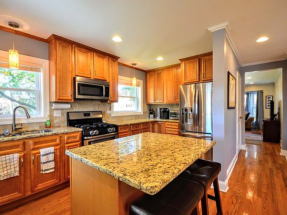 4th image of 5763 W Gunnison St