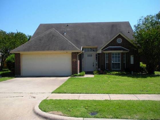 1st image of 1221 Hyde Park Dr