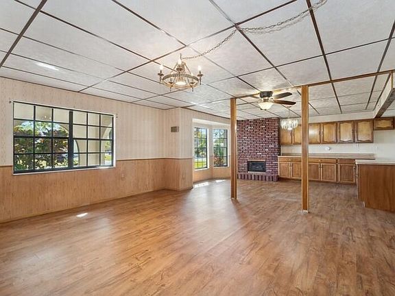 3rd image of 1688 Fenway Cir