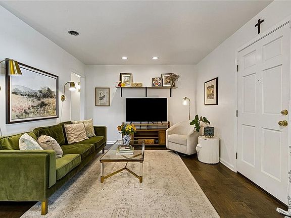 4th image of 509 Shirmaine Ln