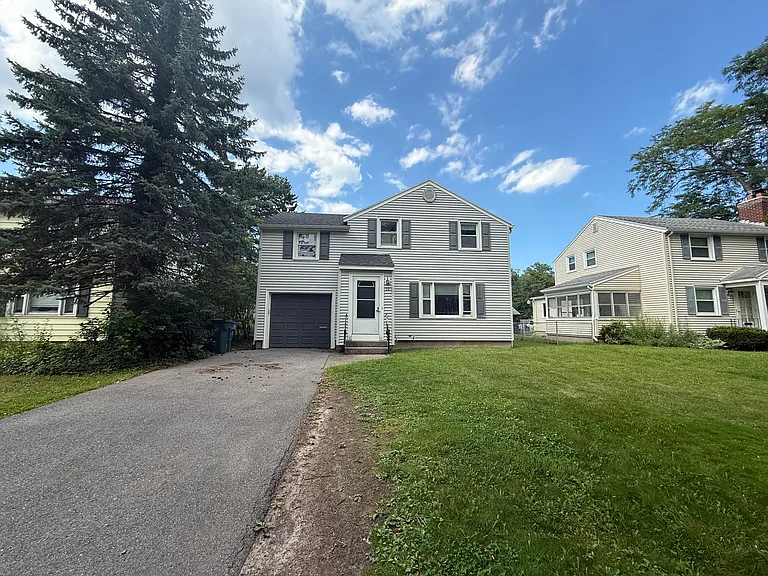 10 Stanford Rd — Photo 2