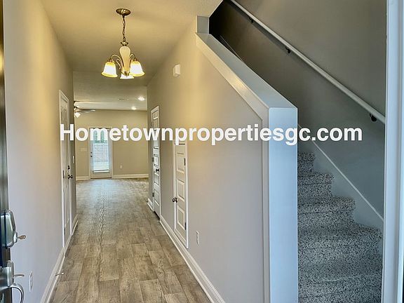 3rd image of 6045 Royal Port Ct