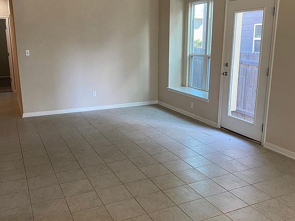 4th image of 174 Friendship Oak Dr